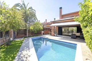 Casa aparellada  Carrer de paul cézanne 36. Chalet pareado en la llosa  primera linea