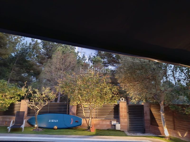 Foto e9d57790-b9af-46b8-9f78-4285c79ce5ee. Casa aparellada amb xemeneia calefacció aparcament piscina a Cambrils