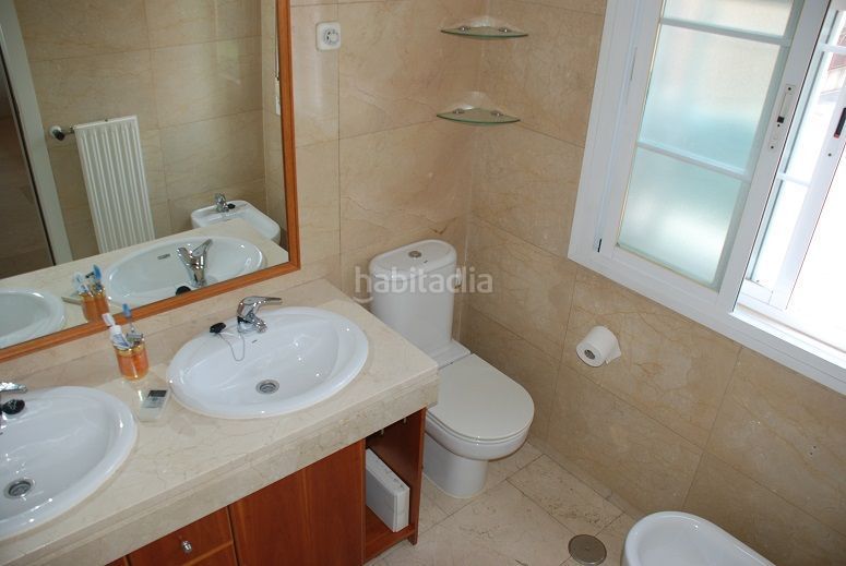 Foto 28a955cb-19eb-492e-abd3-17b45b79e139. Casa adossada amb calefacció piscina a Loranca Fuenlabrada