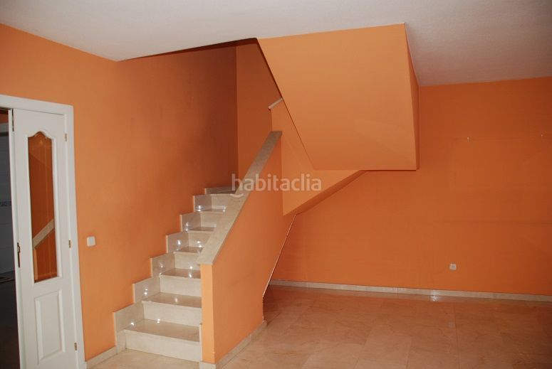 Foto 43aa4042-6a5f-48a4-890f-810e23e98f97. Casa adossada amb calefacció piscina a Loranca Fuenlabrada