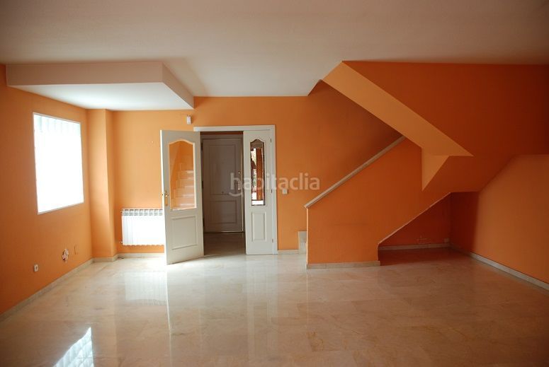 Foto 4491e66e-a2f6-412f-bd10-5b6a17288da4. Casa adossada amb calefacció piscina a Loranca Fuenlabrada
