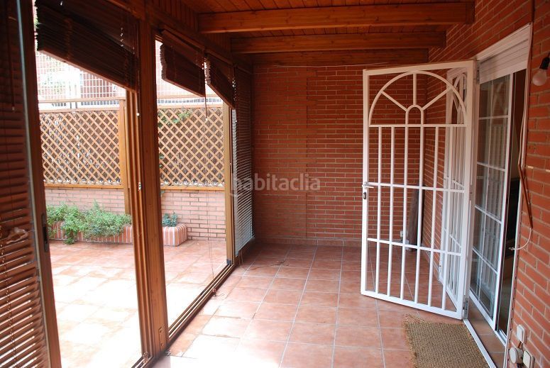 Foto 4ed8bb09-9e1b-4ead-a68c-dddd5aa3b2d3. Casa adossada amb calefacció piscina a Loranca Fuenlabrada