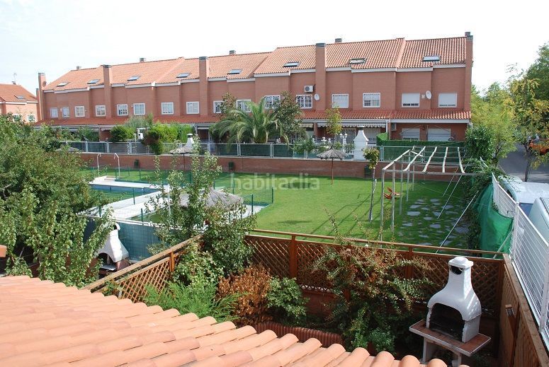 Foto 5130e9d8-b724-4fe7-8b7b-2adfdfe9e671. Casa adossada amb calefacció piscina a Loranca Fuenlabrada