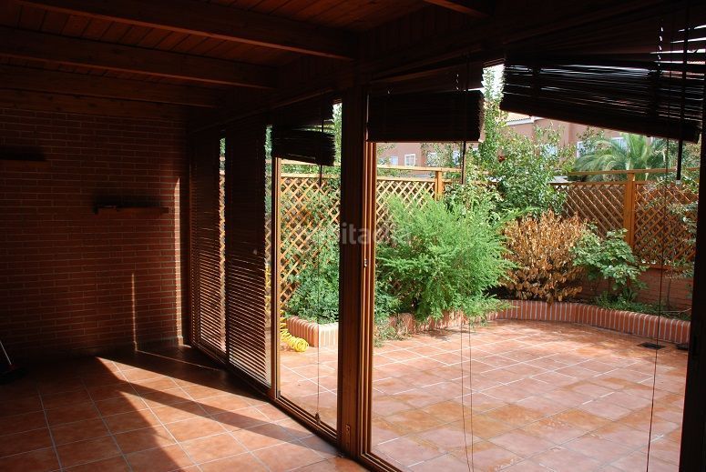 Foto 670c739b-a54f-4af5-aee0-8013c0845b10. Casa adossada amb calefacció piscina a Loranca Fuenlabrada