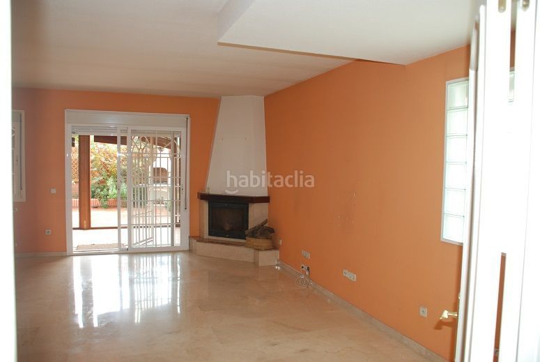Foto 7401b823-44e6-4019-ae56-fb6d9f6069a1. Casa adossada amb calefacció piscina a Loranca Fuenlabrada