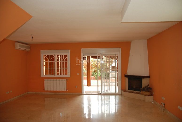 Foto a4e45dcd-b988-481d-a536-854026bf05e0. Casa adossada amb calefacció piscina a Loranca Fuenlabrada