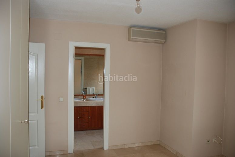 Foto a79e719d-db1e-4510-a6d6-a33e918ef4cc. Casa adossada amb calefacció piscina a Loranca Fuenlabrada