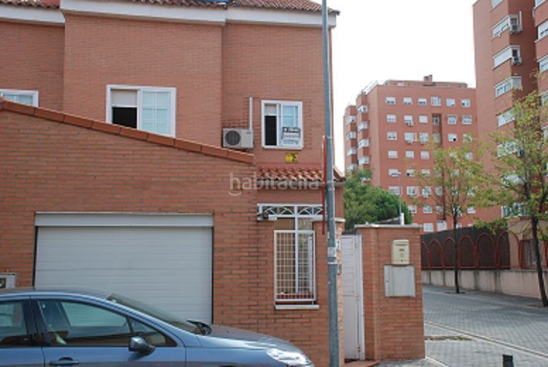 Foto b1b3a15d-76c9-455c-bf9e-4ad711b11fa8. Casa adossada amb calefacció piscina a Loranca Fuenlabrada