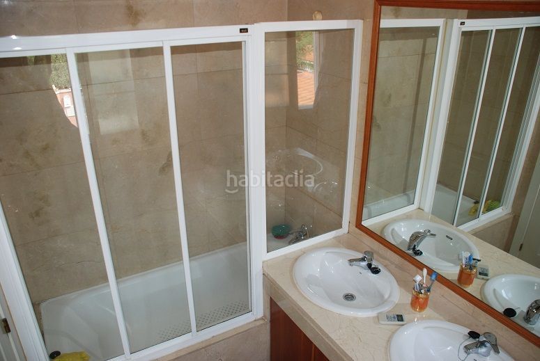 Foto d312658c-02e8-4b34-abe2-85362e66f963. Casa adossada amb calefacció piscina a Loranca Fuenlabrada