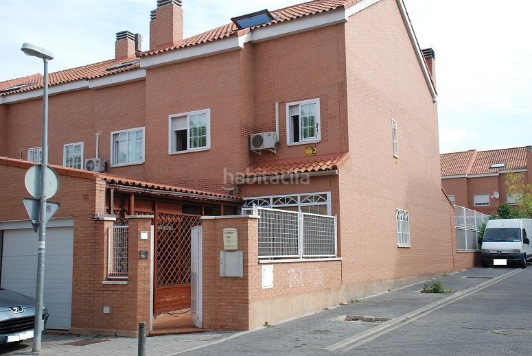 Foto f2c5aaf9-bef8-485e-8f32-ed73b3220d7f. Casa adossada amb calefacció piscina a Loranca Fuenlabrada