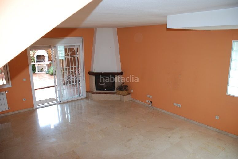 Foto 6934f4ad-904d-4d84-9fd4-418568650a1a. Casa adossada amb calefacció piscina a Loranca Fuenlabrada