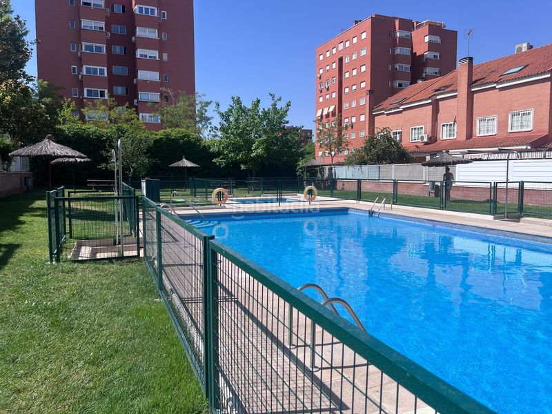 Foto 1dac3a07-b35d-4df6-98e8-8566aa82c846. Casa adossada amb calefacció piscina a Loranca Fuenlabrada