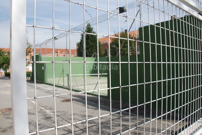 Foto 5b1e5674-a3b4-4215-a564-823cee441f62. Casa adossada amb calefacció piscina a Loranca Fuenlabrada