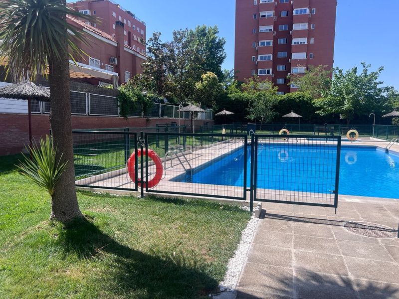 Foto c24128ed-0e98-4633-8375-defbd5dee6ff. Casa adossada amb calefacció piscina a Loranca Fuenlabrada