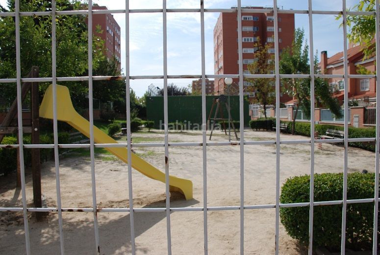 Foto cc9e6aa4-e616-45e4-8c63-a22a7ce58a01. Casa adossada amb calefacció piscina a Loranca Fuenlabrada