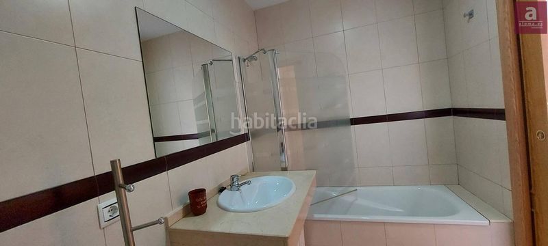 Foto 4acaace3-4253-48f2-8a80-38fbab0e5d7e. Rent penthouse with heating parking in Centro Cáceres