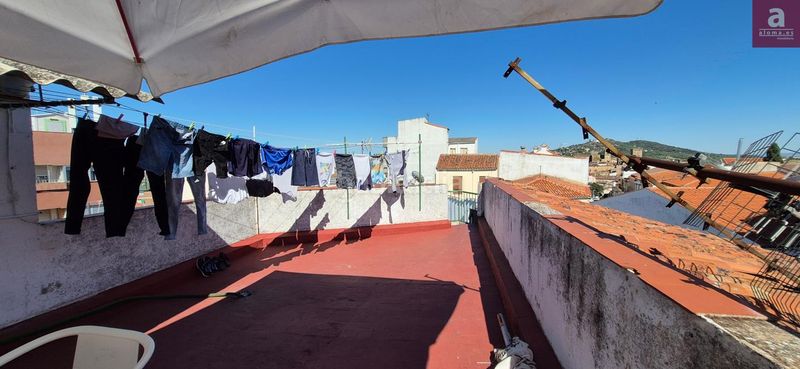 Foto c34244e4-a382-4170-9769-2dbc0ae0e130. Casa amb aparcament a Casco Antiguo Cáceres