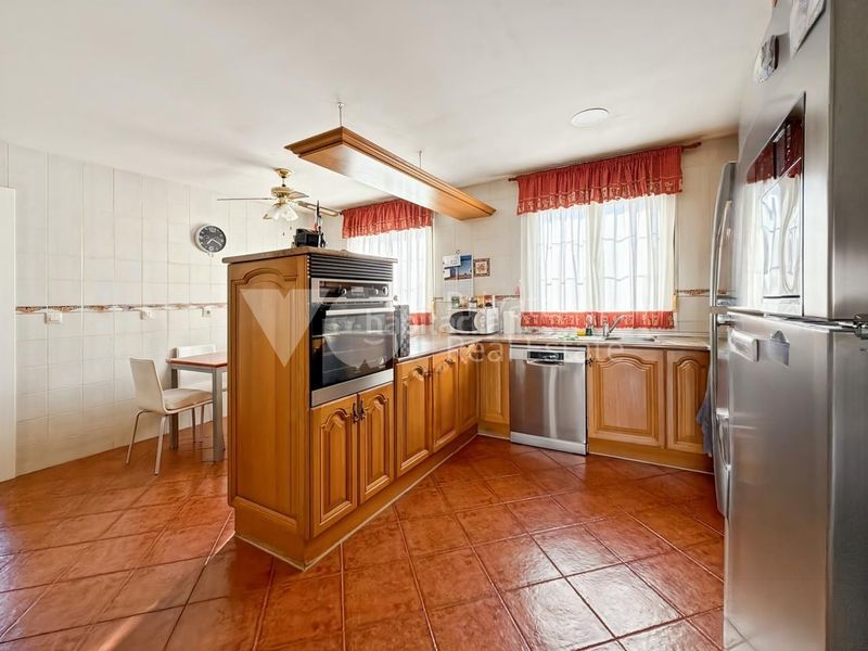 Foto ed4d04ed-4bc7-4948-a944-d580ae54a545. Casa amb calefacció piscina a Casar (El)