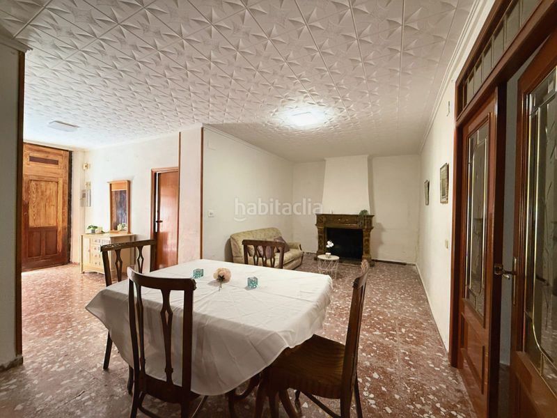 Foto 49405e2f-8332-437f-8637-b400ab9a36d1. Casa adossada amb xemeneia a Aielo de Malferit