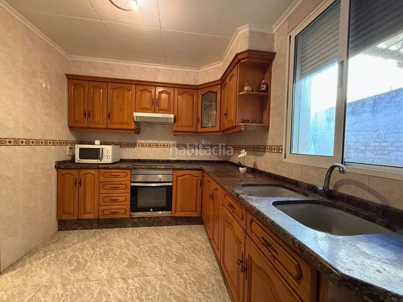 Foto a1c0b30d-1470-4692-acf2-861b9530f8e4. Casa adossada amb xemeneia a Aielo de Malferit