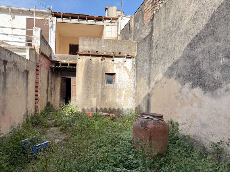 Foto e840b354-069c-4246-9ea7-8d453a373e8c. Casa adossada amb xemeneia a Xeresa