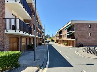 Pis  Gibeleta etxetaldea. Amplia vivienda exterior con cuatro dormitorios, tres balcones,