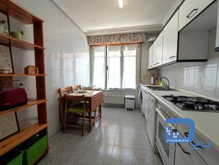 Rent Flat in El Bibio - Parque. Piso en calle pintor orlando pelayo 9 gijón