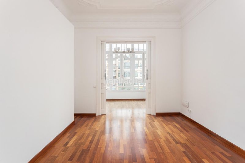 Foto ebe2d715-d172-4b8d-b4b8-d0ca5f0eaf14. Pis amb calefacció a Dreta de l´Eixample Barcelona