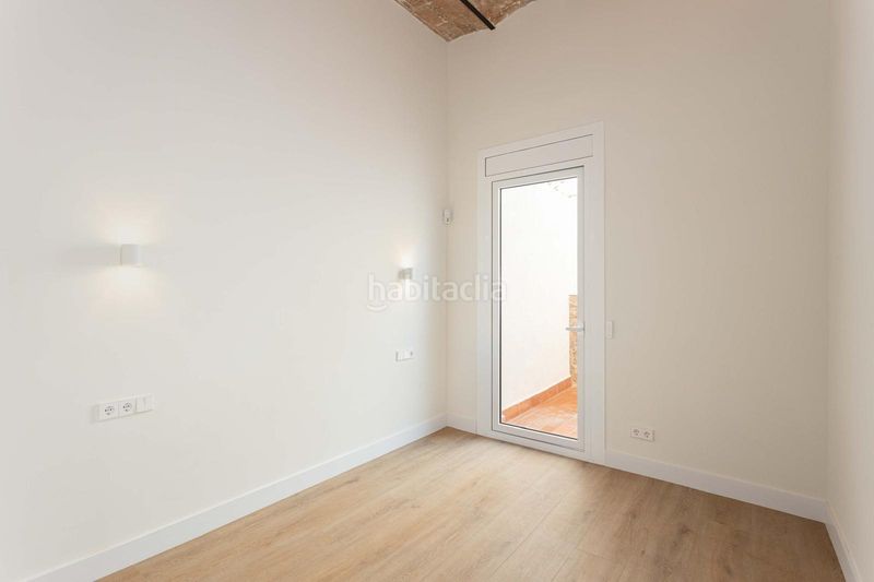 Foto 15b6eb7b-bc06-4a96-a2f5-73313aac8792. Planta baixa a Sants-Badal Barcelona