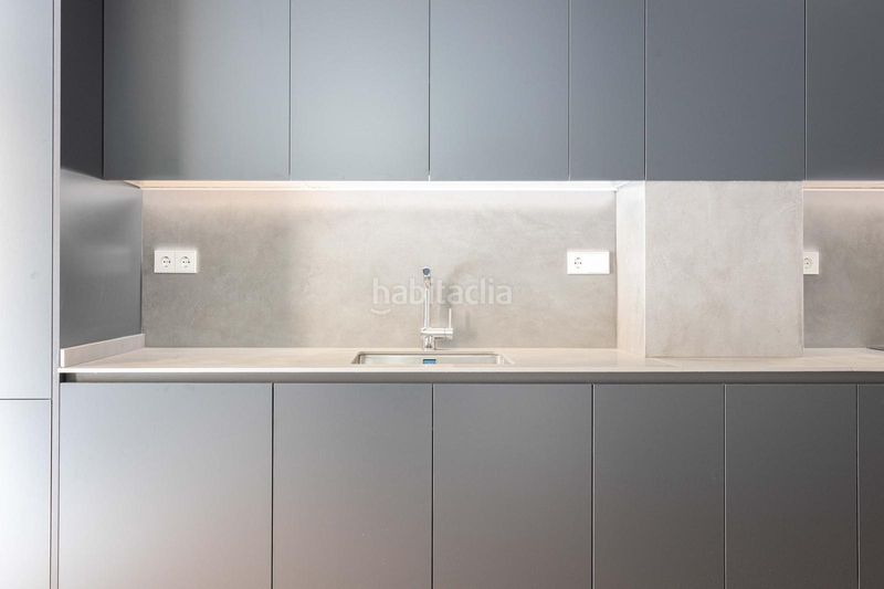 Foto 80ca0bce-f6db-4cb7-b526-934002c08545. Planta baixa a Sants-Badal Barcelona