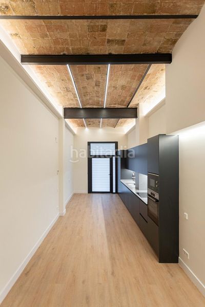 Foto c85d6b00-1150-47a8-b176-196e8c8ff733. Planta baixa a Sants-Badal Barcelona