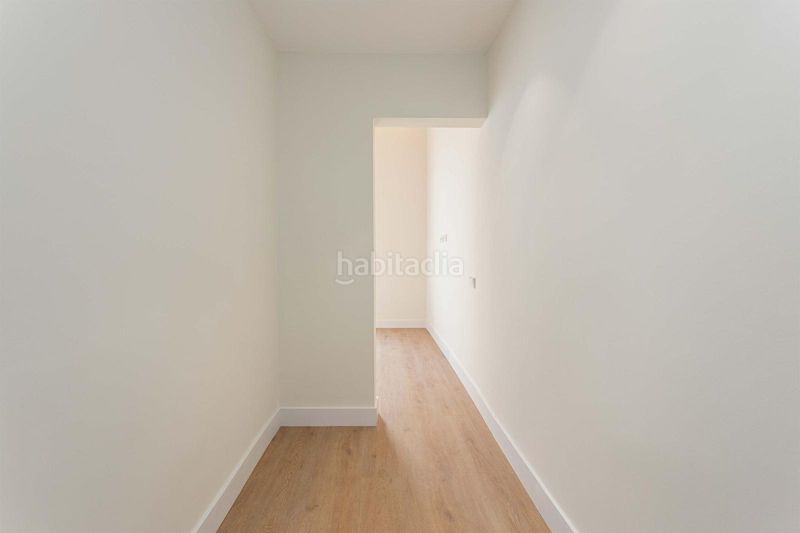 Foto d45ad95b-cb45-4683-938f-e80ff0e23eda. Planta baixa a Sants-Badal Barcelona