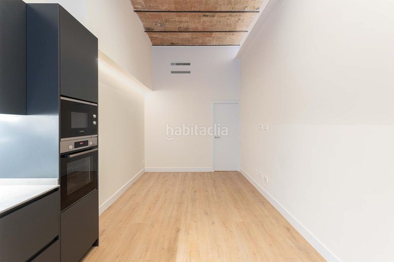 Foto d98f2d1f-090a-4f9a-a9d4-ba37405d97a1. Planta baixa a Sants-Badal Barcelona