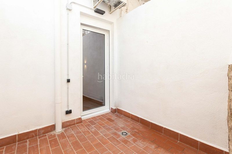 Foto f0452819-78fb-42f6-8676-edb5f2030c1a. Planta baixa a Sants-Badal Barcelona