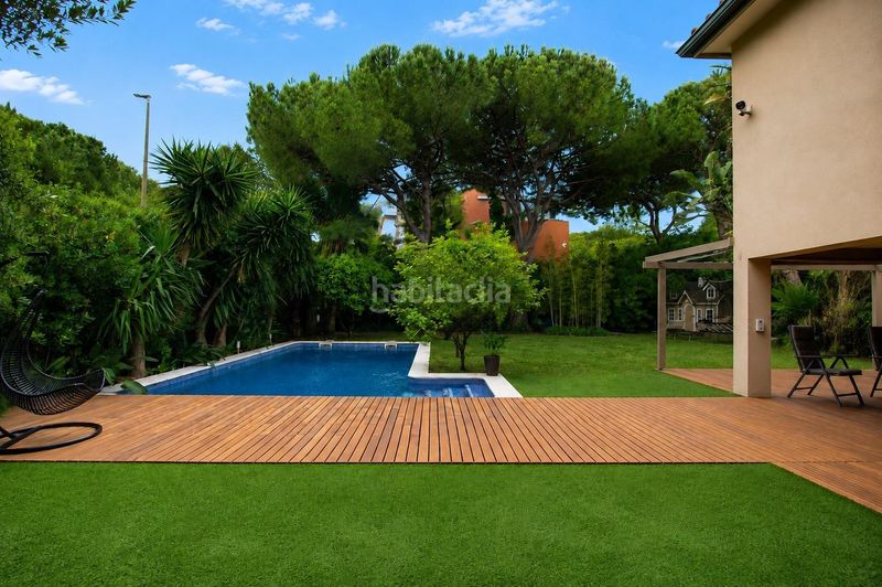 Foto e2be2425-4bff-4c15-840b-29caecf07443. Xalet amb calefacció aparcament piscina a Gava Mar Gavà