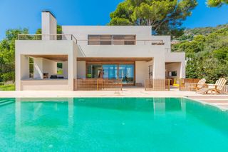 Chalet  Carrer punta des corb 2. Exclusiva residencia de autor con vistas al mar y spa privado en