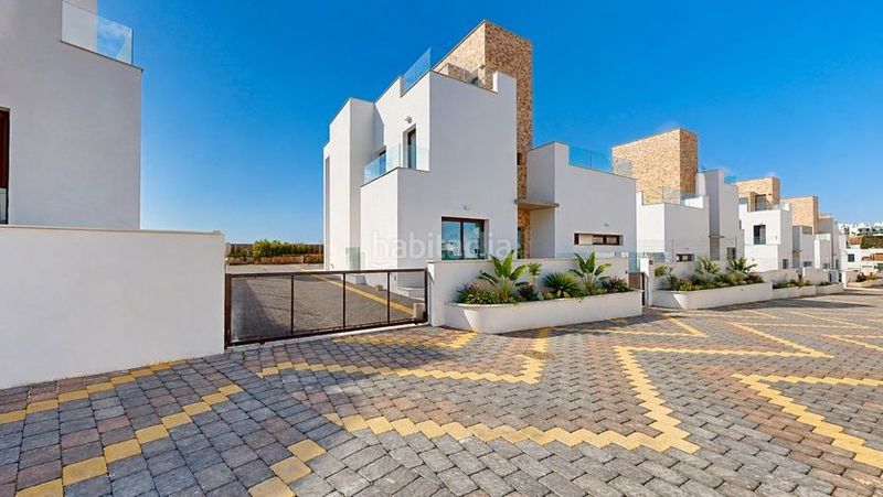Foto c5806747-9464-43be-b21b-facf3b58b364. Chalet avec piscine dans balcón de Finestrat-terra marina Finestrat