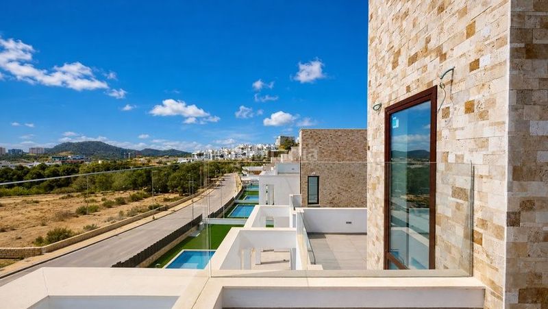 Foto d7d4273b-f6b7-4a68-a6f5-f797e71be653. Chalet avec piscine dans balcón de Finestrat-terra marina Finestrat
