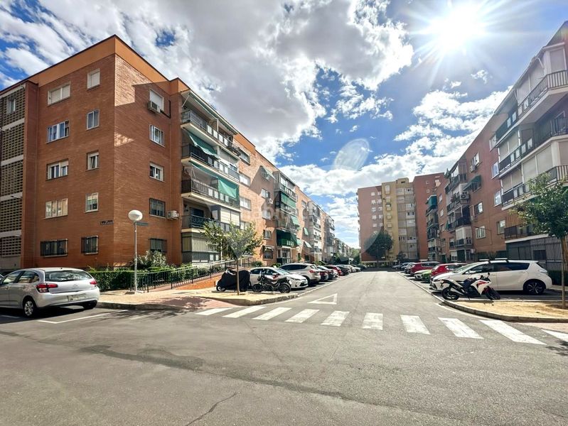 Foto 083df8e3-faa1-4f20-9575-baf3b6cdf696. Pis amb calefacció aparcament a Fontarrón Madrid