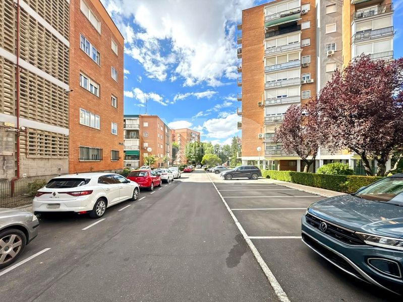 Foto a9fe9c40-177b-4b11-a66f-b5d44b5c32eb. Pis amb calefacció aparcament a Fontarrón Madrid