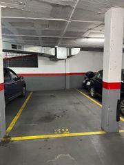 Location Parking voiture à Carrer joan bardina 54. Grande y con buen acceso