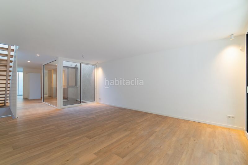 Foto f5c26c7d-eac6-418e-9dcf-3e661f35ff21. Casa adossada amb calefacció a Manresà Badalona