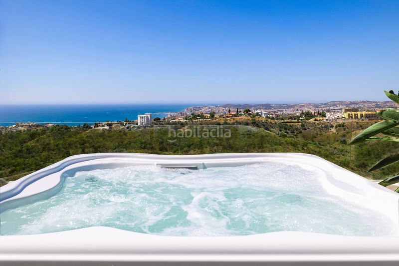 Foto a9f06f13-77f8-4634-90b7-68e454516518. Casa aparellada amb aparcament piscina a El Higuerón Fuengirola