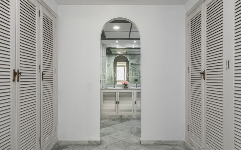 Foto dcac6a66-2b42-4852-8f41-f6703c46b36a. Apartament amb piscina a Puerto Banús Marbella
