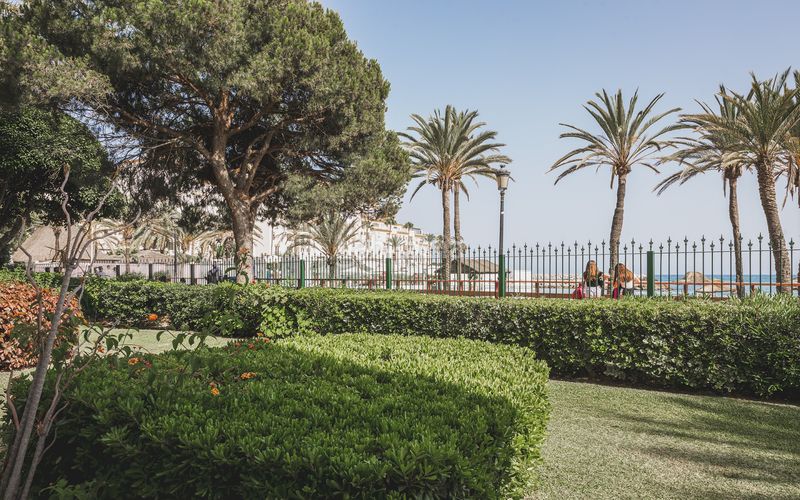 Foto fcbe7176-d36b-4818-8d2e-c24f5cadf0f0. Apartament amb piscina a Puerto Banús Marbella