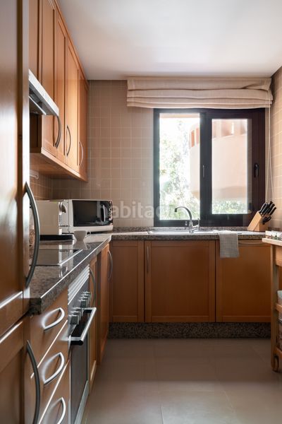 Foto 2f78b6bc-5a00-4ac5-8a9d-602fcd945ebc. Apartament amb aparcament piscina a los arqueros - puerto del almendro Benahavís
