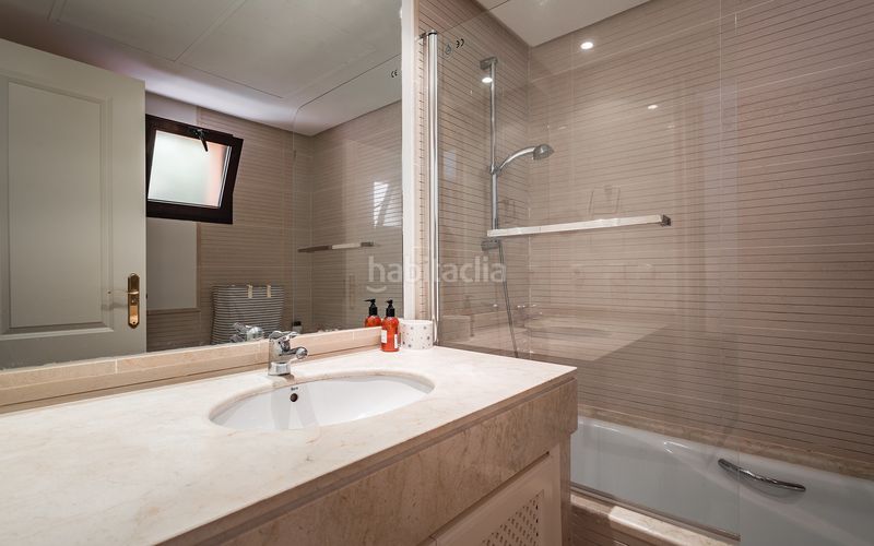 Foto f26b069e-f771-4d9c-b659-6b150420bc8d. Apartament amb aparcament piscina a los arqueros - puerto del almendro Benahavís