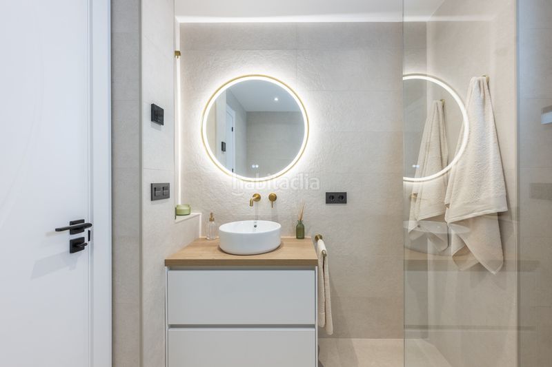 Foto 6f76fe52-642c-4be2-a13d-b00d1be5d6a5. Apartament amb aparcament piscina a Nueva Andalucía centro Marbella