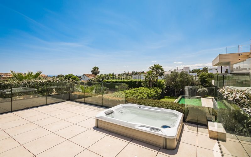 Foto 1ebe3d48-f89a-4b91-814d-11d6c6dcd2d5. Casa amb aparcament piscina a Nagüeles Alto Marbella