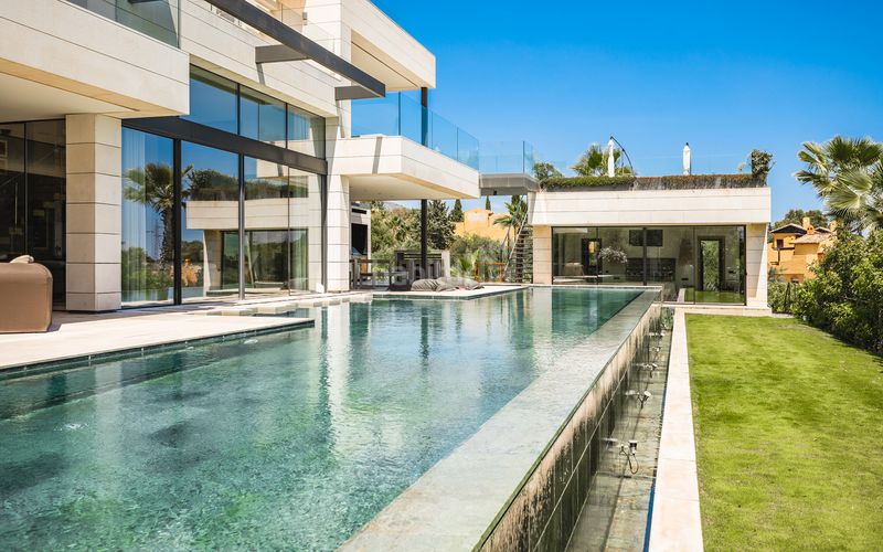 Foto 7db30216-2611-4bf0-b8b0-4ffa1555131d. Casa amb aparcament piscina a Nagüeles Alto Marbella